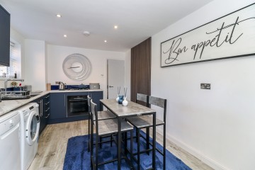 image of 40 Pinchfield, Maple Cross